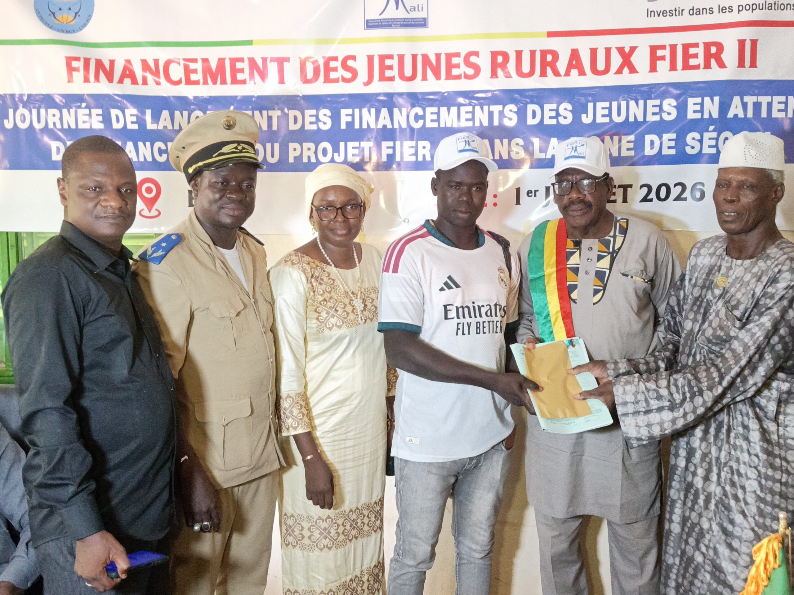 remise de chèque à un bénéficiaire